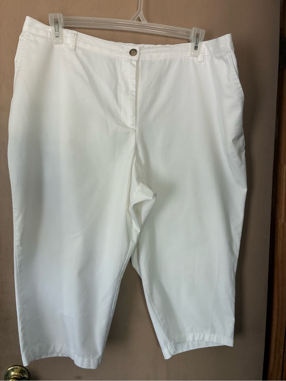 Lands’ End 20W petite/ white Capri/ straight leg high-rise